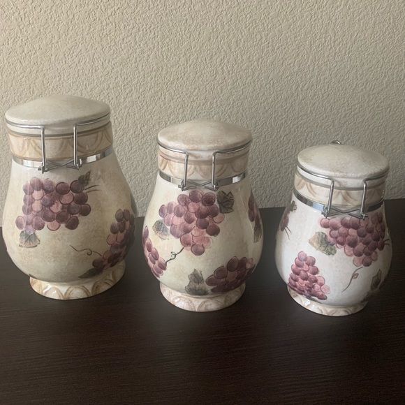 Oneida Veneto Grapes & Vines
Porcelain Ceramic Canister Set - Picture 2 of 4